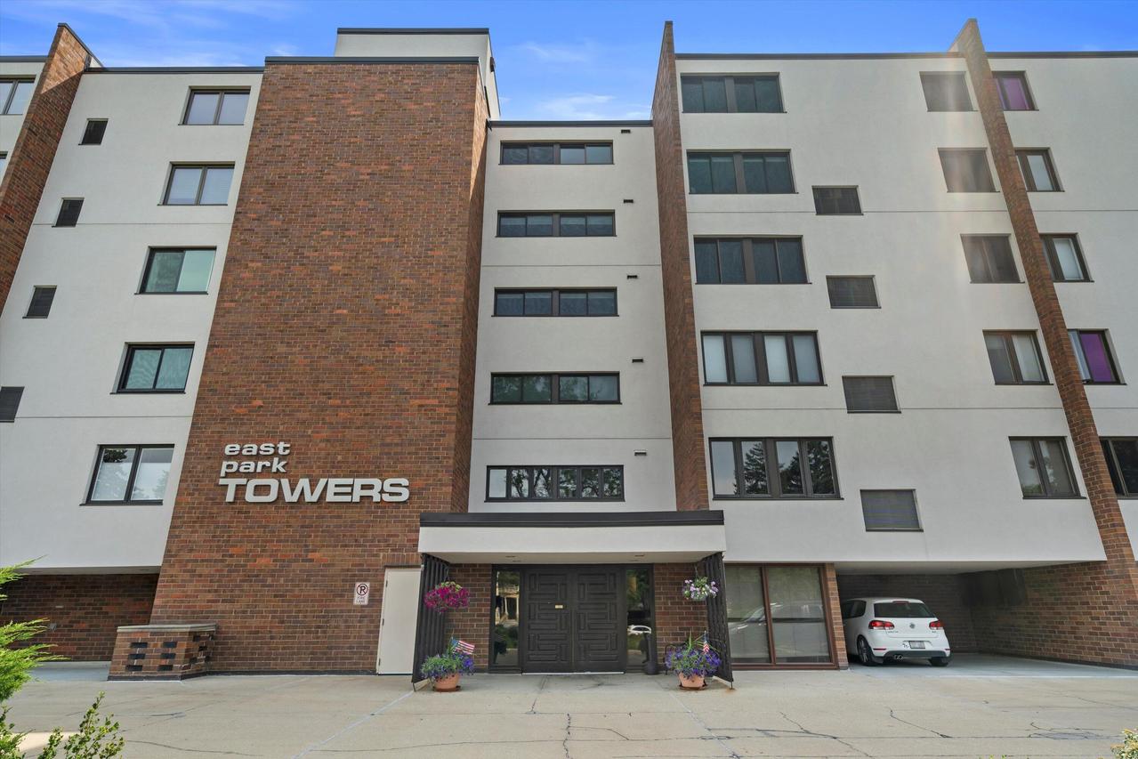 111 11th St #4BN, Racine, WI 53403