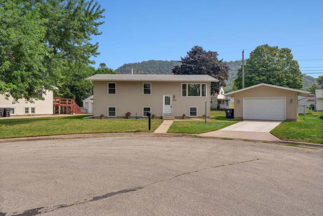 1965 S 28th St, La Crosse, WI 54601