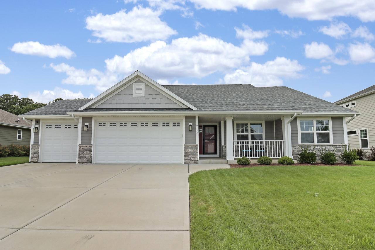 9122 Creekside Cir, Pleasant Prairie, WI 53158