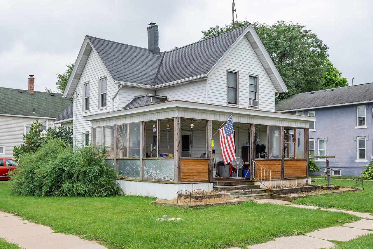 201 S Eighth St, Watertown, WI 53094
