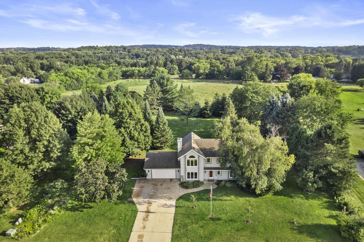 N74W28201 Trowbridge Trl, Merton, WI 53029