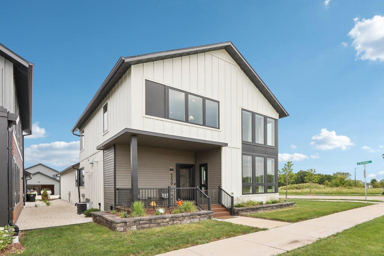 4238 E Lake Vista, Oak Creek, WI 53154