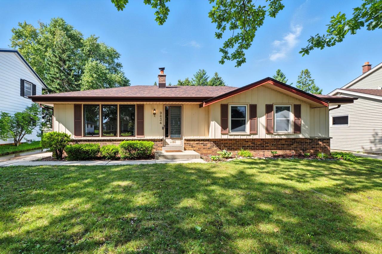 9634 W Arch Ave, Milwaukee, WI 53224