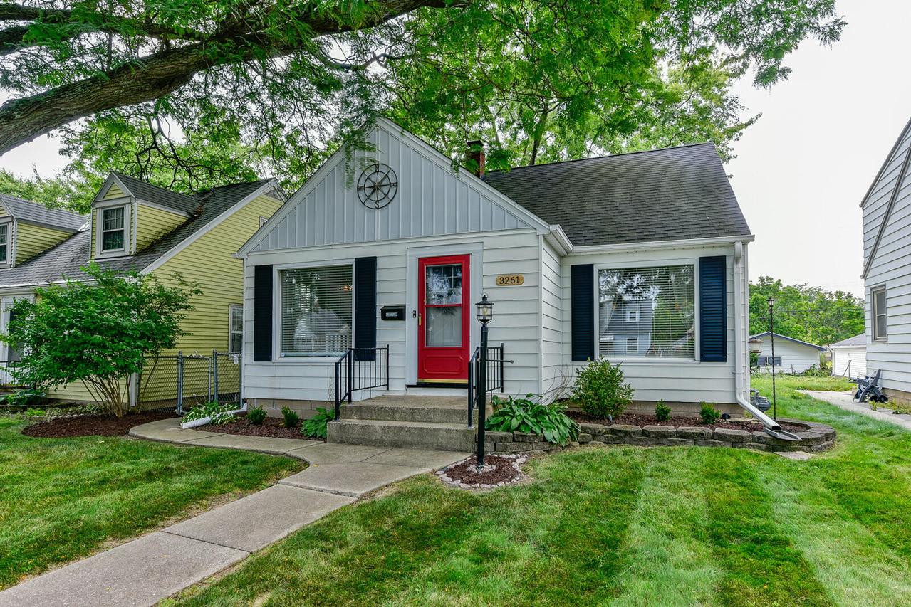 3261 N 91st St, Milwaukee, WI 53222