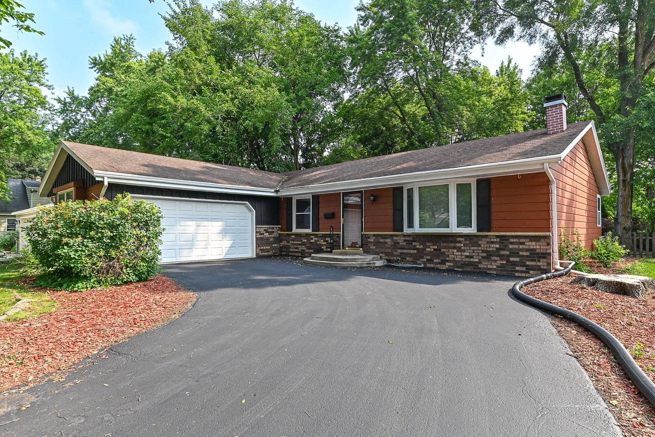 721 Oak Ridge, Waukesha, WI 53188