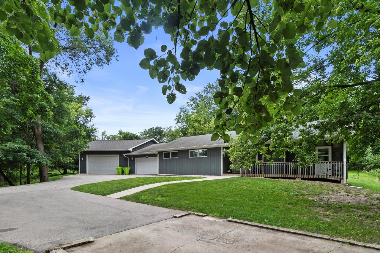 32 S Walworth Ave, Williams Bay, WI 53191