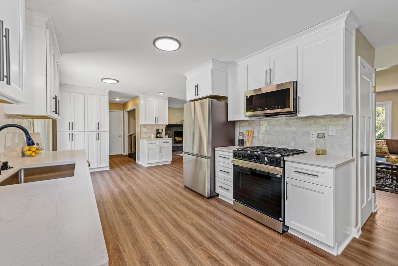 899 W Tara Hill, Erin, WI 53027