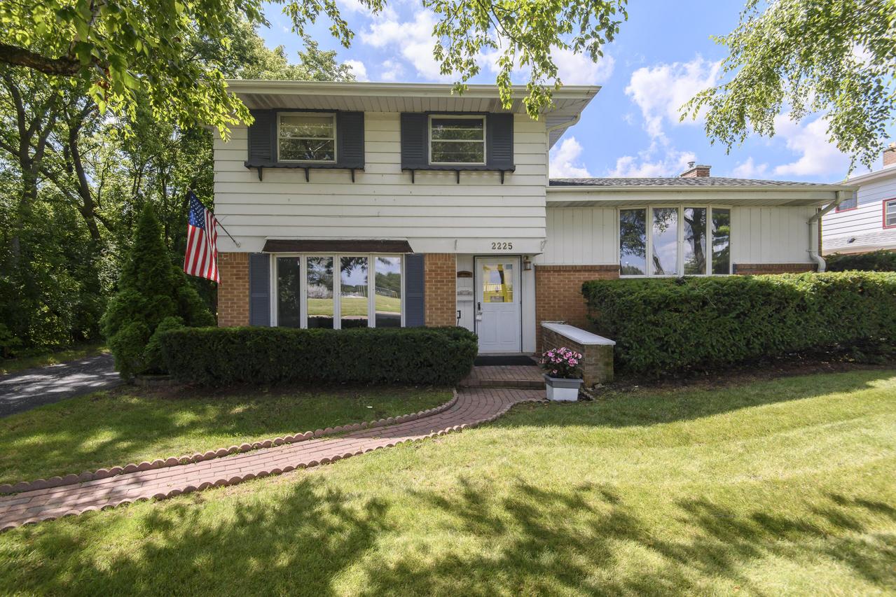 2225 W Plainfield Ave, Milwaukee, WI 53221