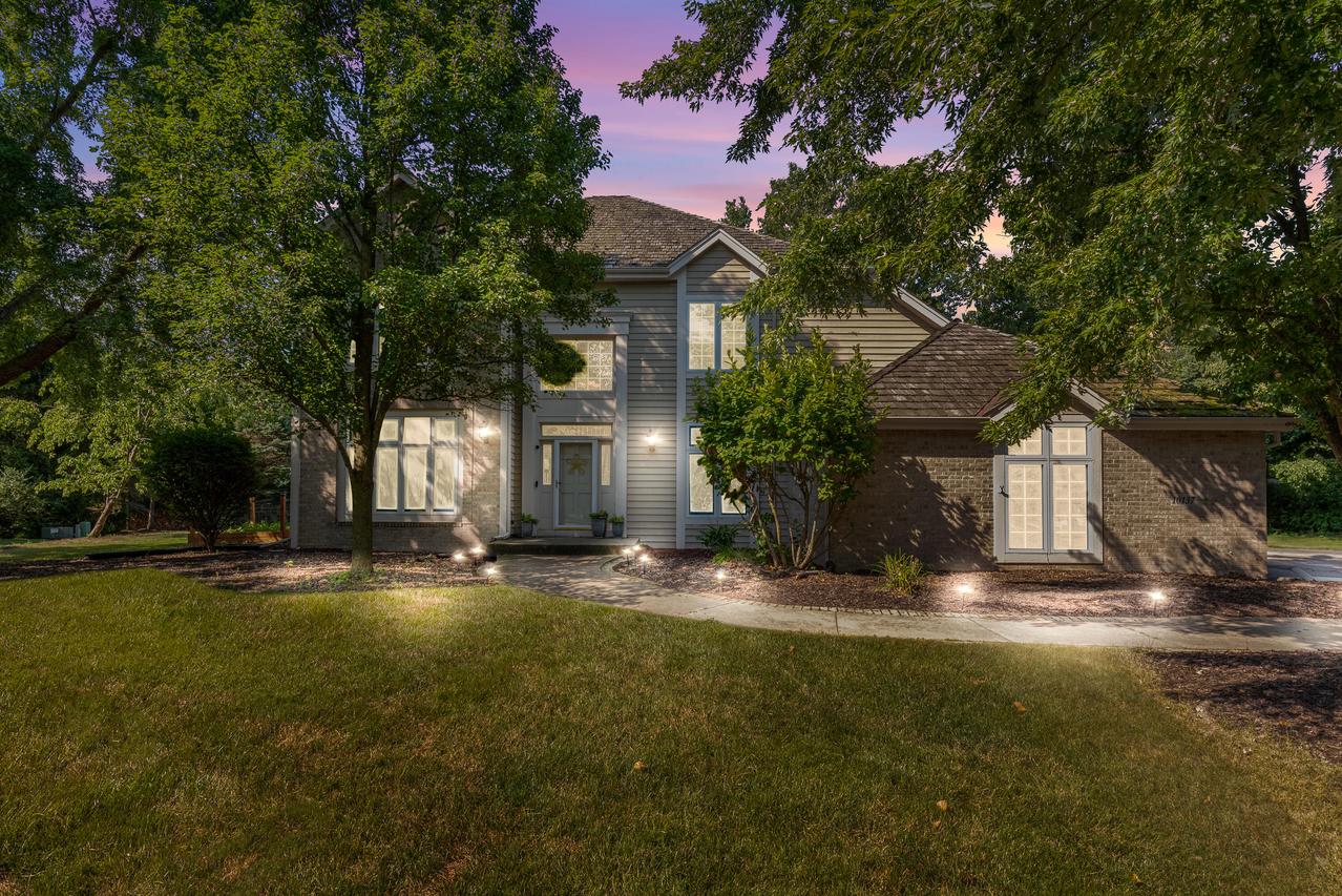 10137 N Kenilworth Ct, Mequon, WI 53092