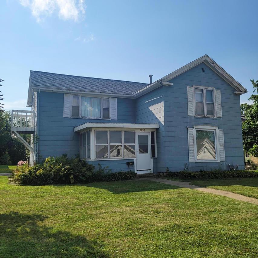 307 S Main St, Lake Mills, WI 53551