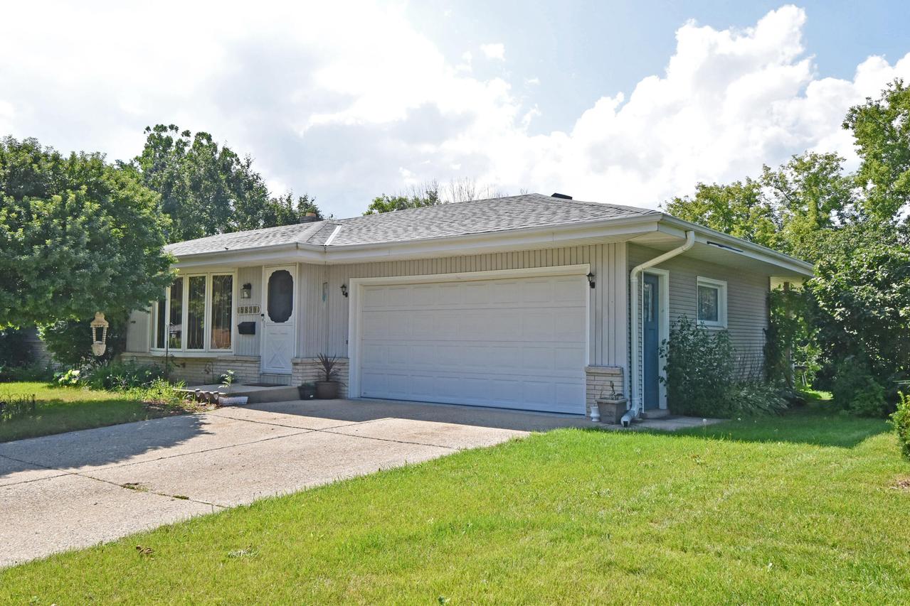 5830 Lakeview Dr, Greendale, WI 53129