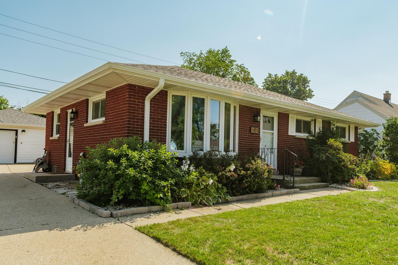 613 Edgewood Ave, South Milwaukee, WI 53172