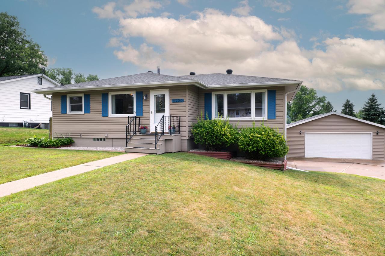 4220 Riverview Dr, La Crosse, WI 54601