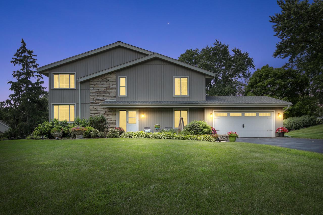 6525 S Carroll Cir, Franklin, WI 53132