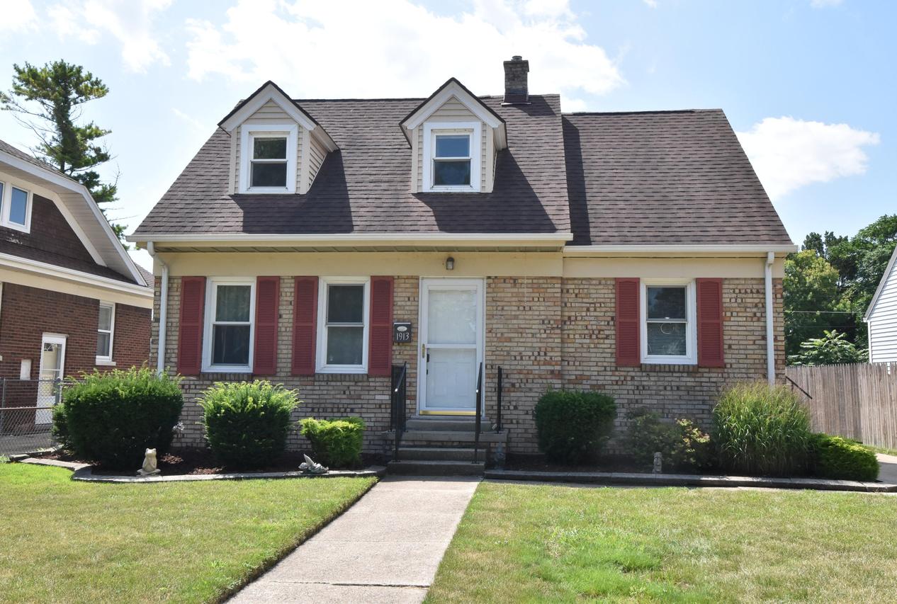 1913 Jerome Blvd, Racine, WI 53403