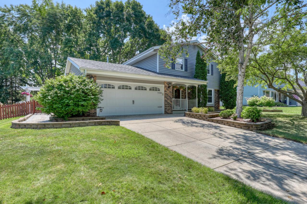 3015 W Thorncrest Dr, Franklin, WI 53132