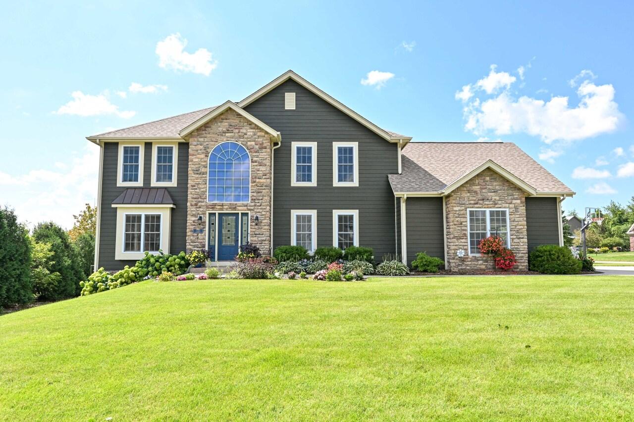 6060 S Conservancy Dr, New Berlin, WI 53151