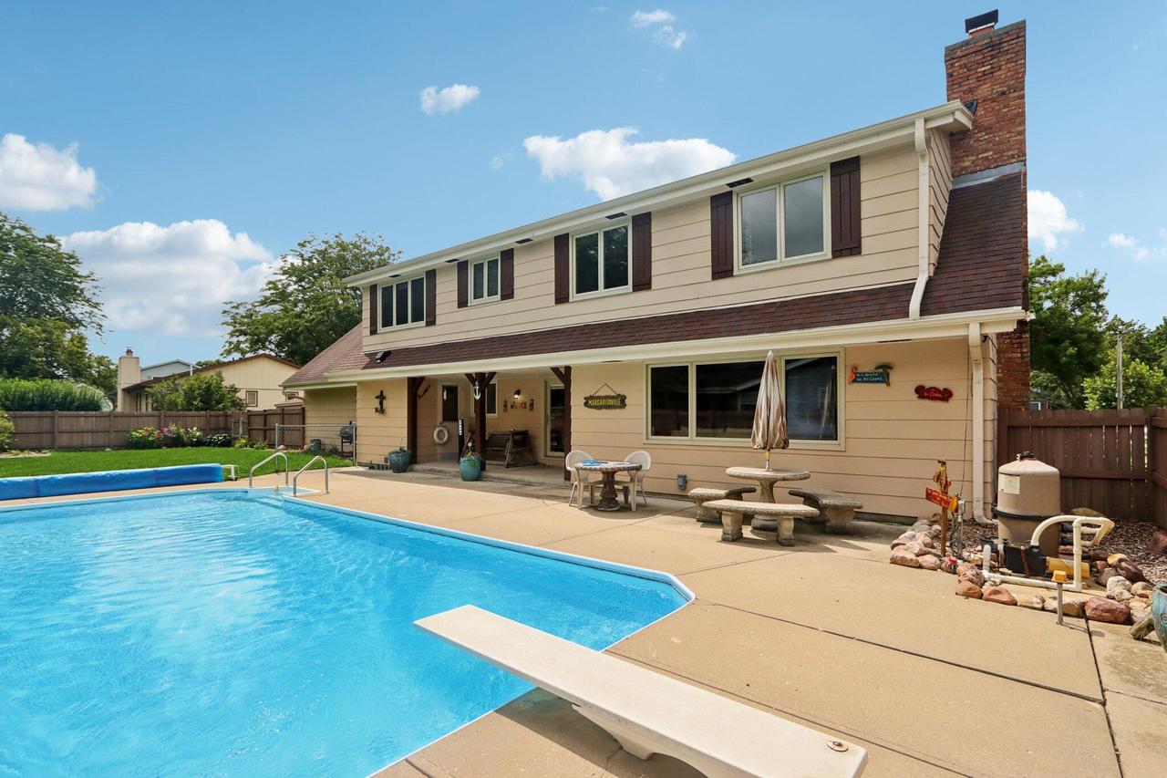 503 S Comanche Ln, Waukesha, WI 53188