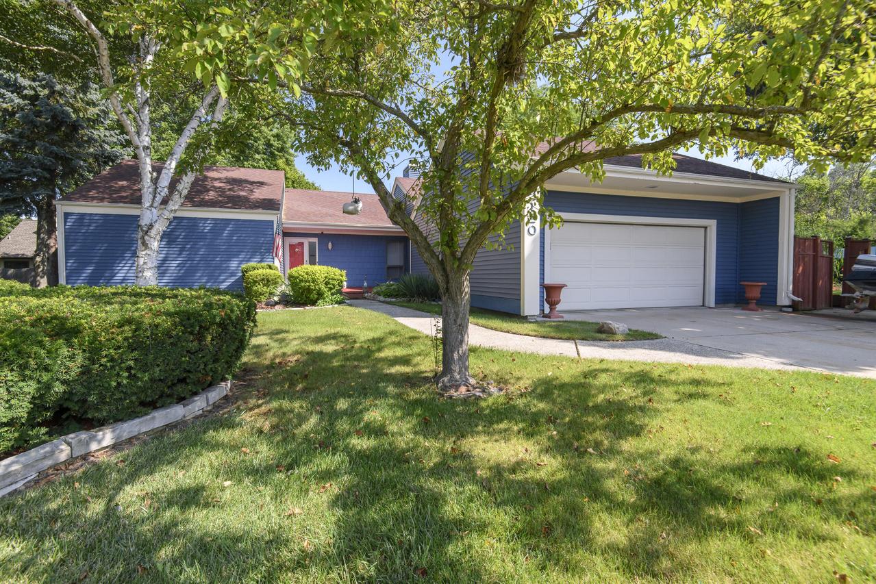 2120 Fireside Dr, Caledonia, WI 53402