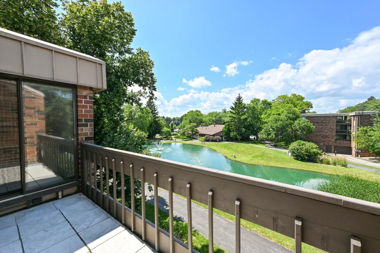 2150 W Good Hope Rd #310, Glendale, WI 53209