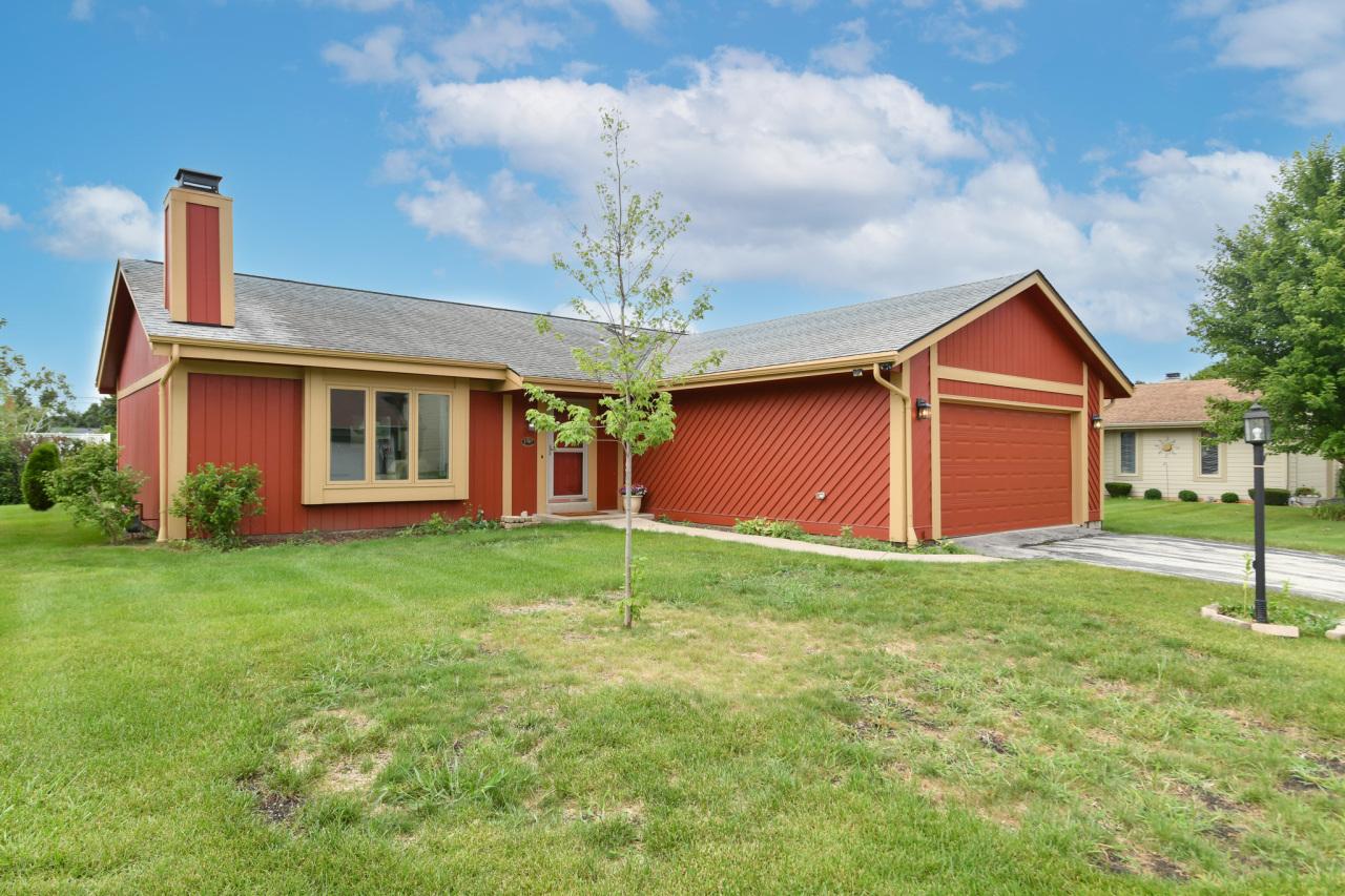 3707 W Honey Tree Ln, Greenfield, WI 53221