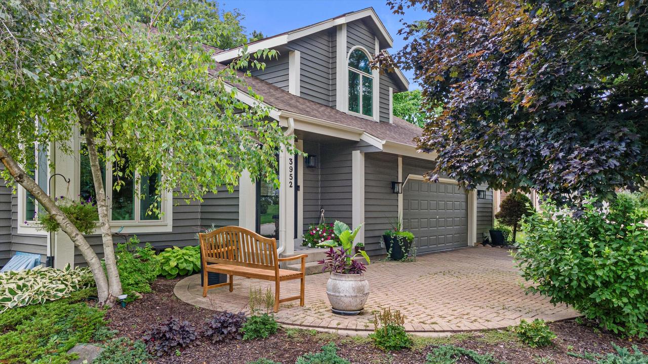 3952 S Victoria Cir, New Berlin, WI 53151