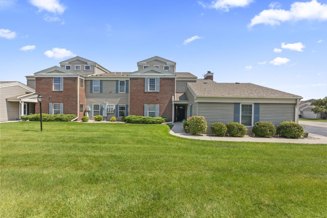 N16W26567 Tall Reeds Ln #D, Pewaukee, WI 53072