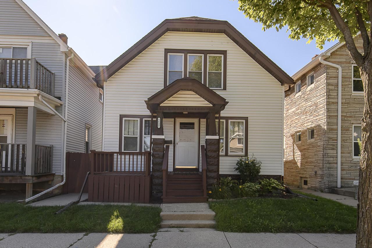 1649 S 61st St, West Allis, WI 53214