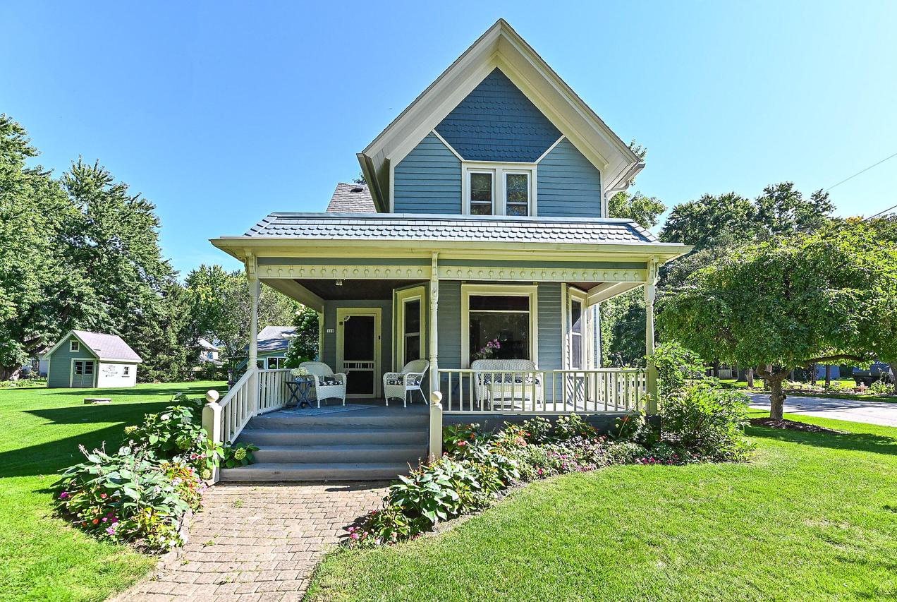 118 E Main St, Wales, WI 53183