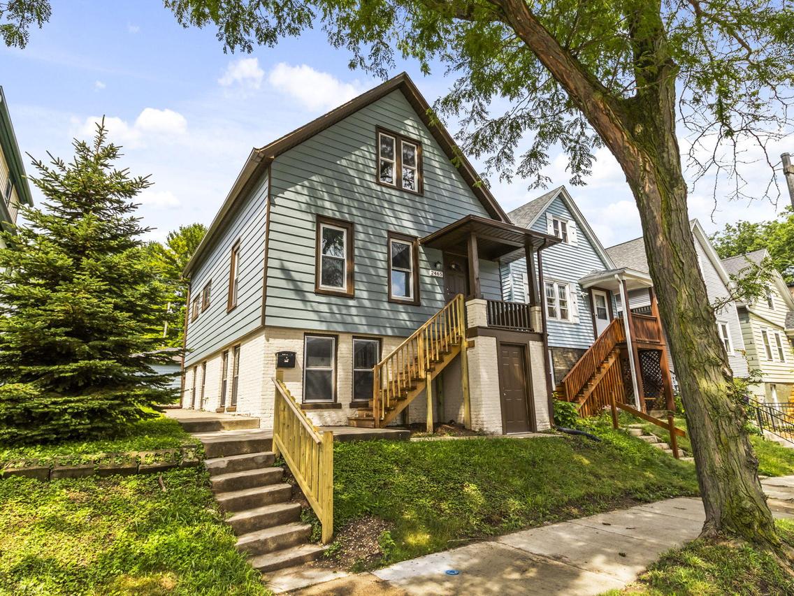 2465 N Gordon Pl, Milwaukee, WI 53212