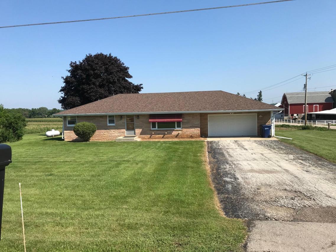 S92W21702 Henneberry Dr, Muskego, WI 53150