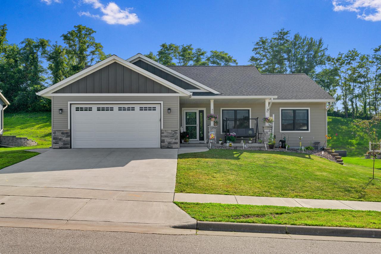 1506 Cherry Ln, Holmen, WI 54636