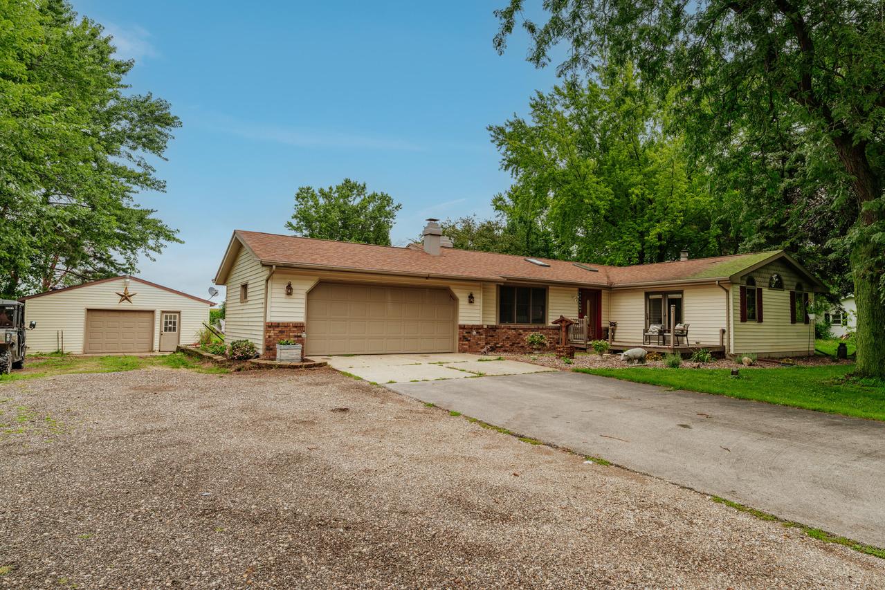 W6738 Quinney Rd, Sugar Creek, WI 53121