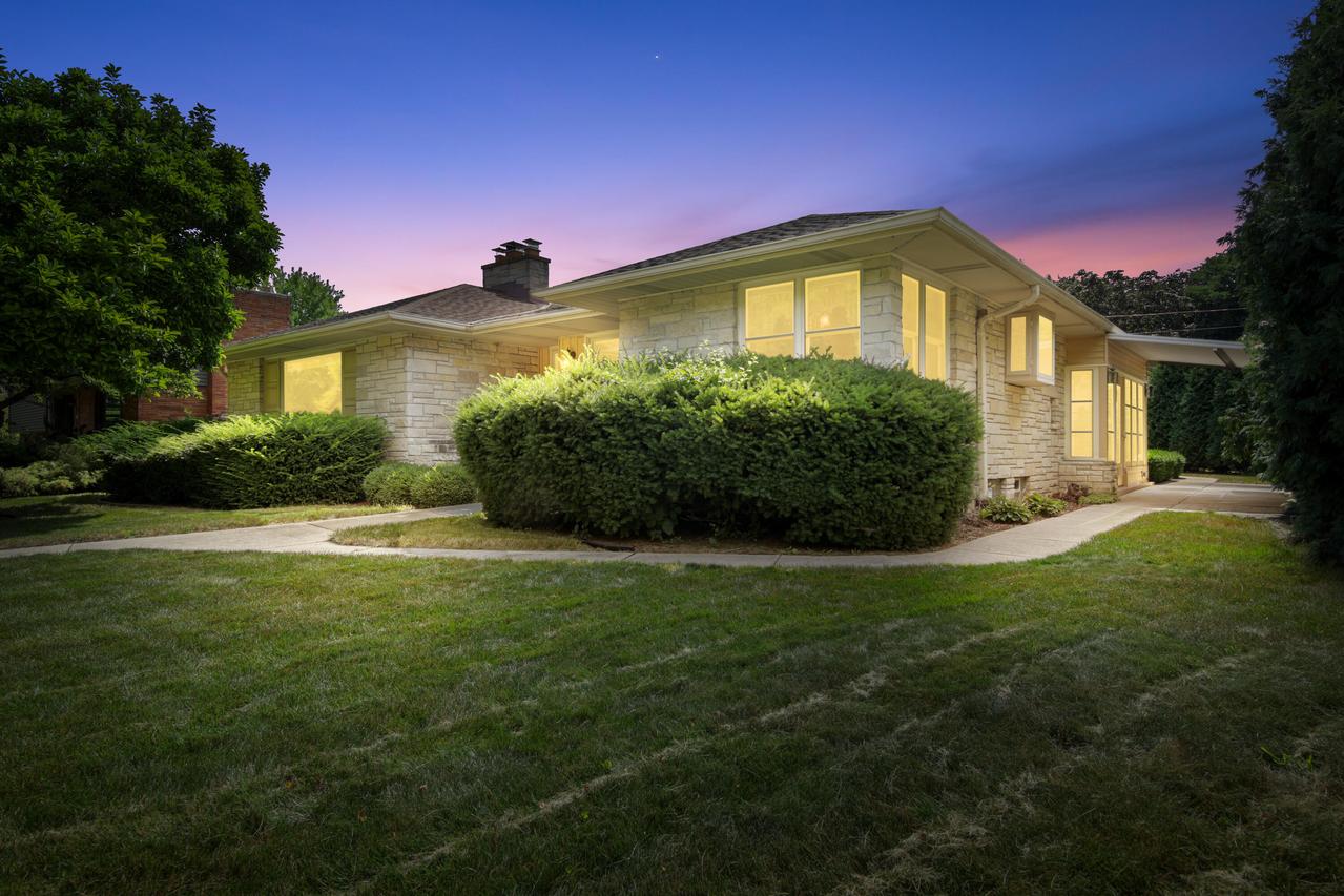 5543 W Jackson Park, Milwaukee, WI 53219