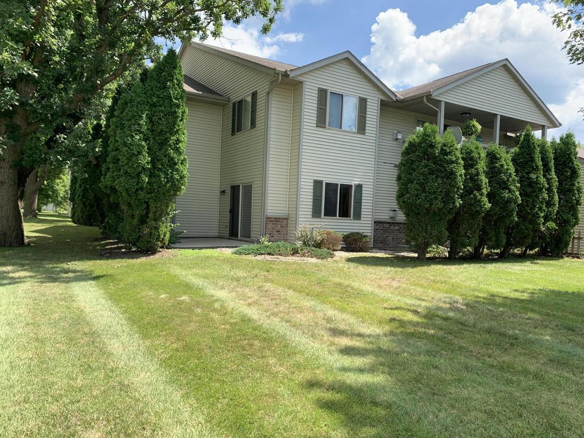 976 Roseland Dr #2, Kewaskum, WI 53040