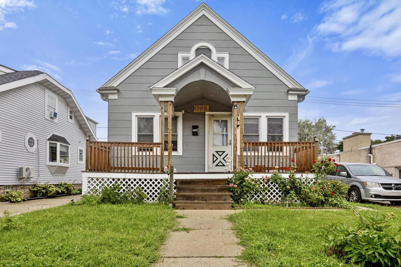 8508 W Greenfield Ave, West Allis, WI 53214