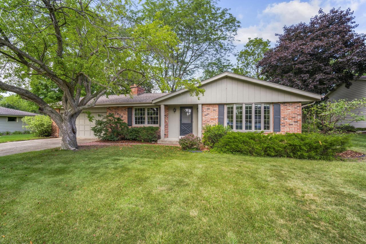 7838 Chapel Hill, Franklin, WI 53132