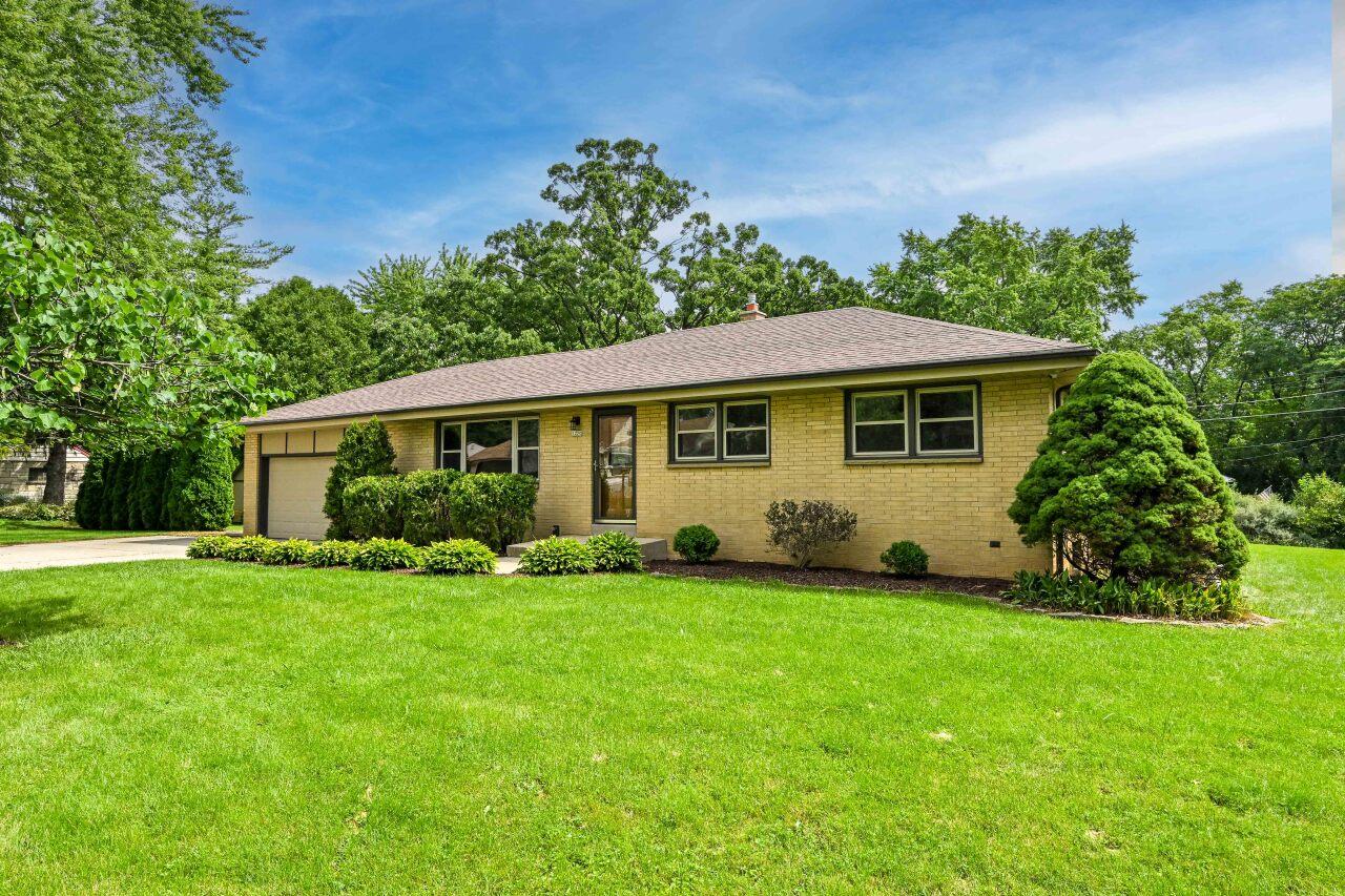 1220 Wilson Dr, Brookfield, WI 53005