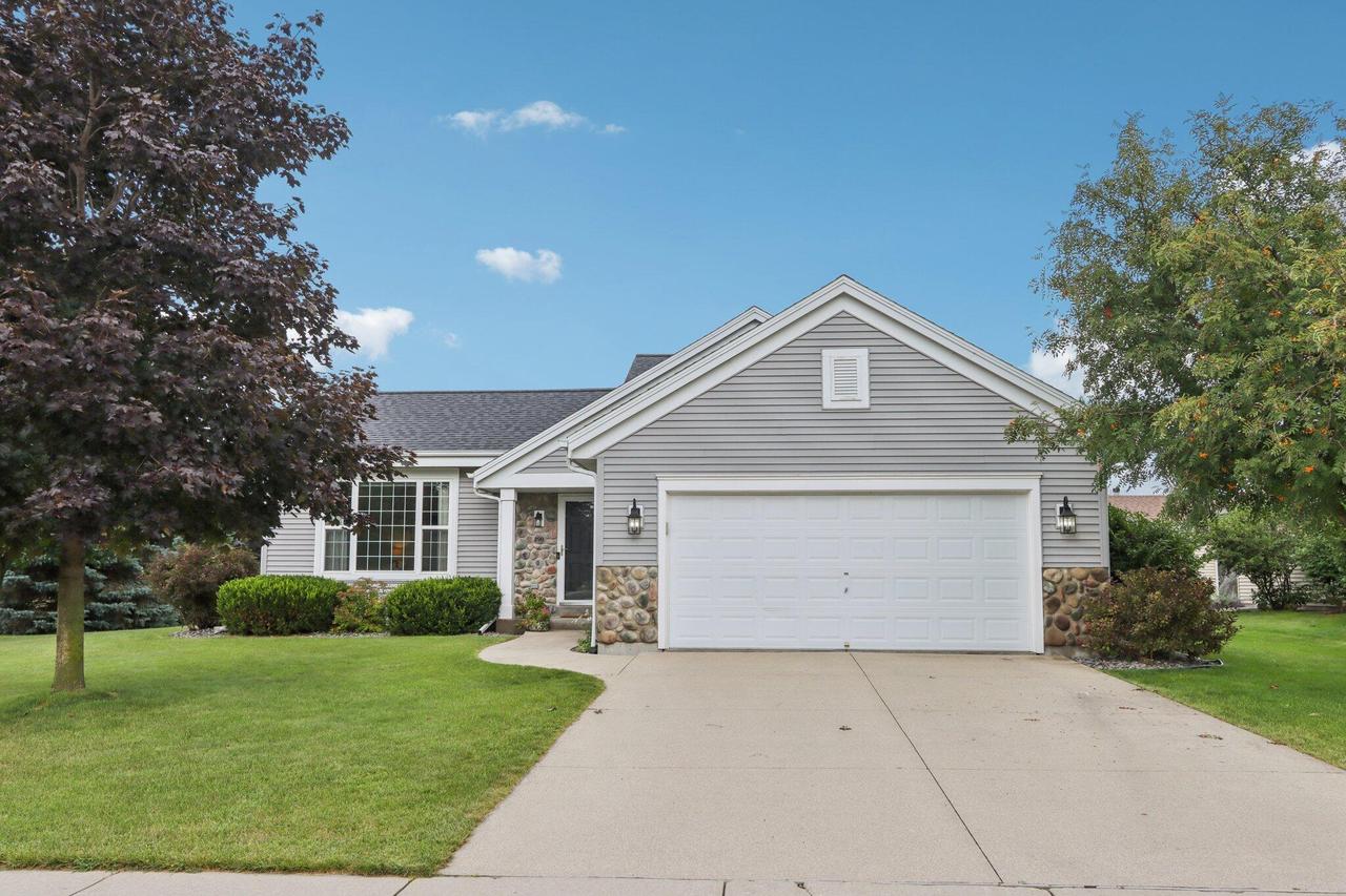 290 Whisper Ln, Kewaskum, WI 53040