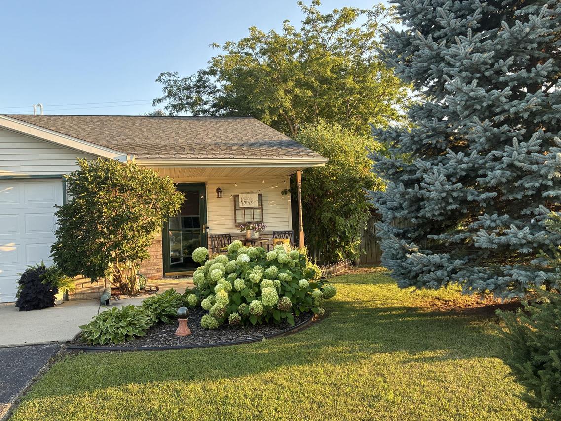 255 Ann Dr, Plymouth, WI 53073