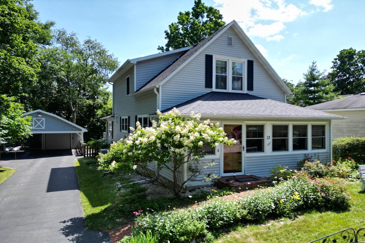 13 Orchard St, Williams Bay, WI 53191