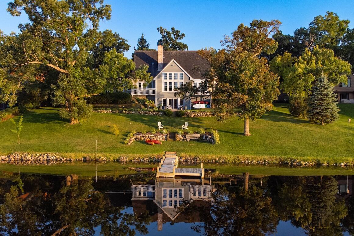 W377S3439 Lake Dr, Ottawa, WI 53118