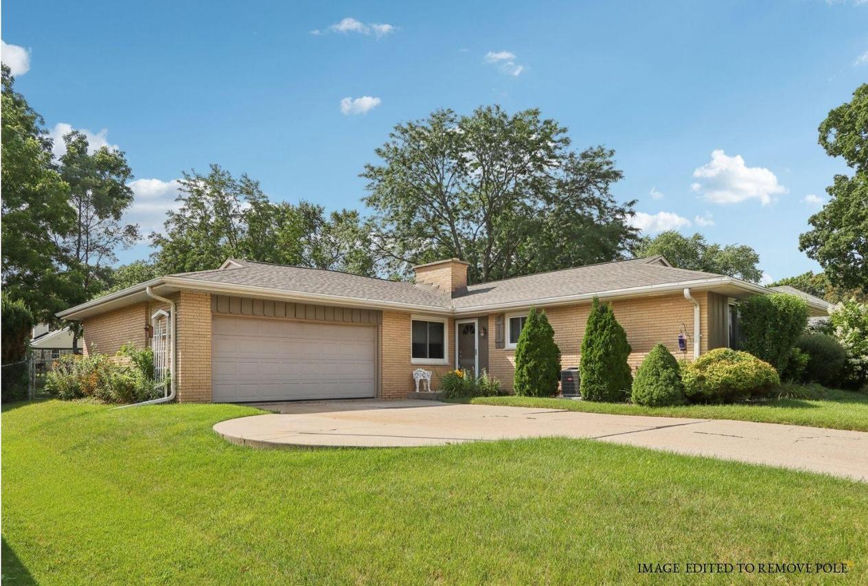 3313 S 123rd St, West Allis, WI 53227