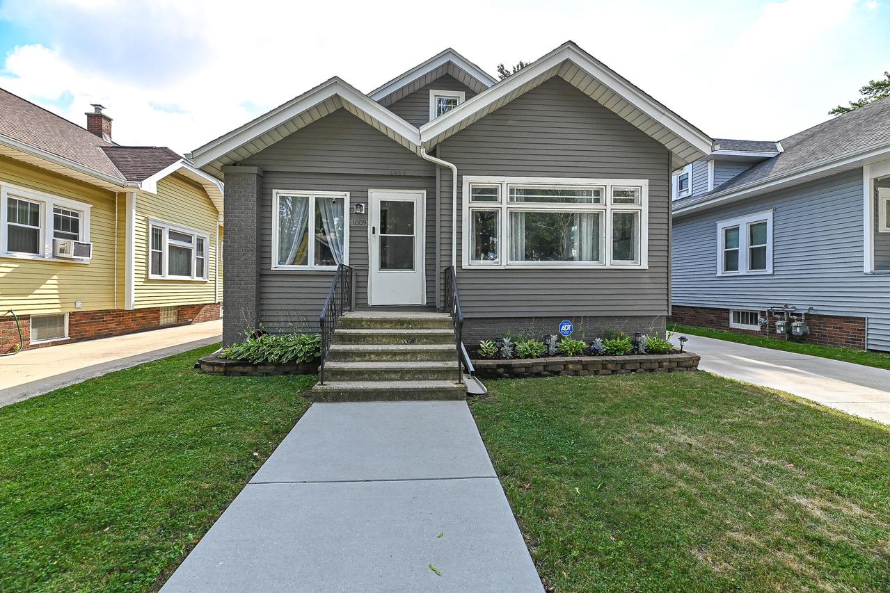 1009 Monroe Ave, Racine, WI 53405
