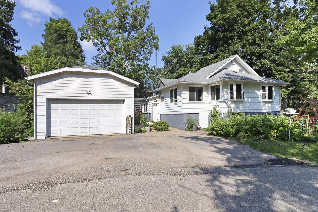 34210 Grand Blvd, Burlington, WI 53105