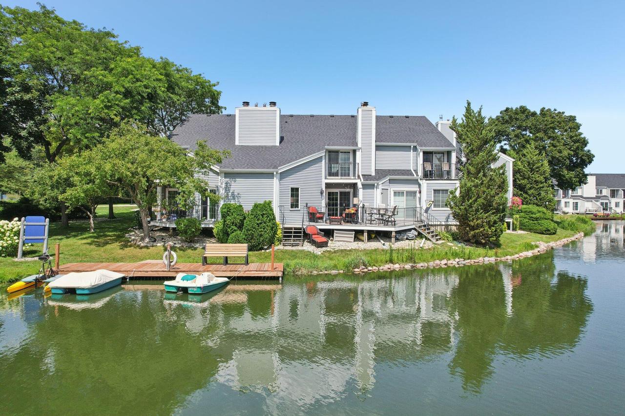 8334 S Tuckaway Shores, Franklin, WI 53132