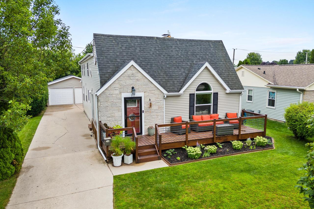 717 Manitou St, Manitowoc, WI 54220