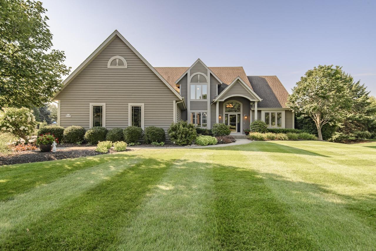 N33W33279 Maplewood Rd, Nashotah, WI 53058