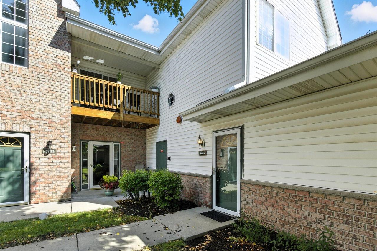 4745 S Hunter Ln, New Berlin, WI 53151