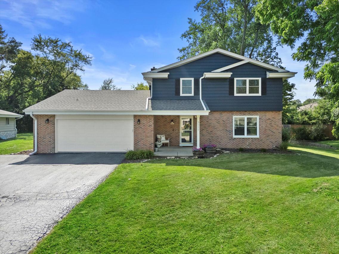 7111 N Rockledge Ave, Glendale, WI 53209